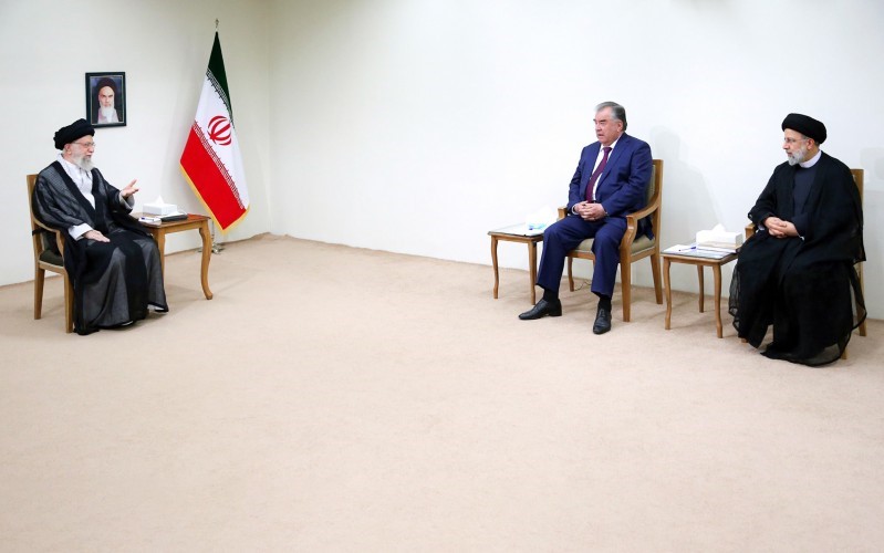  الإمام الخامنئي في لقاء مع رئيس جمهوريّة طاجيكستان 
